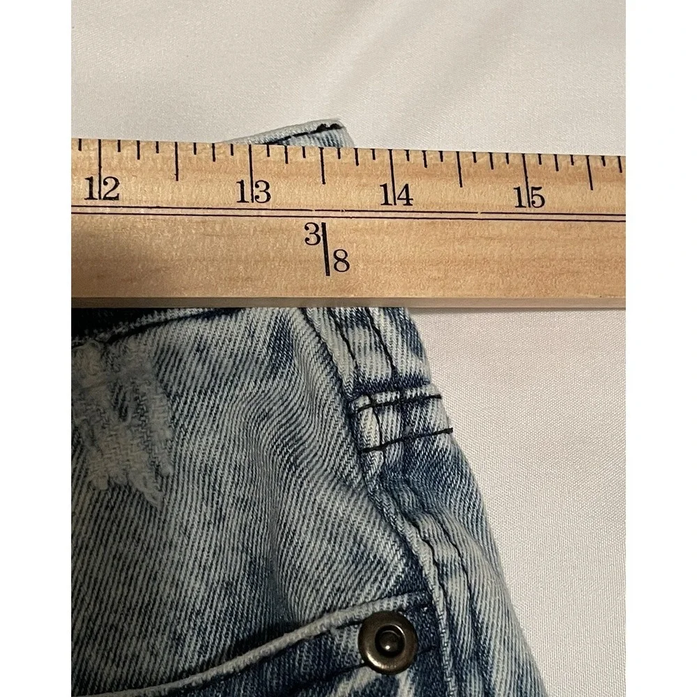 Forever 21 Women's 27 Ripped Distressed Cutoff Hot Pants‎ Low Rise Jean Shorts